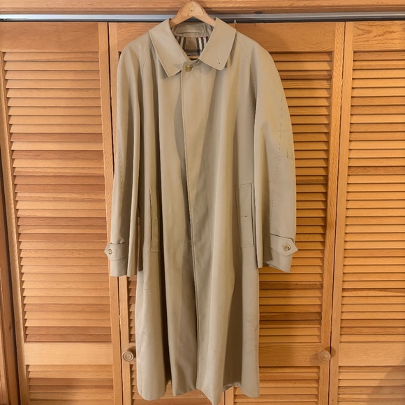 Other - Classic, Genuine Burberry Men’s trenchcoat